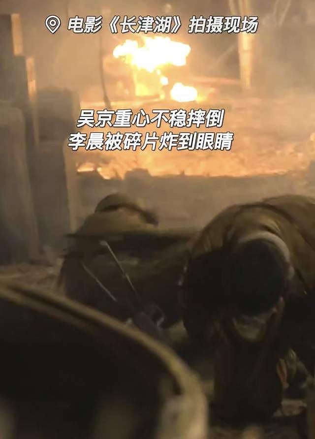 42岁李晨拍戏被炸伤！火药碎片扎入眼球，受伤后要求重拍吓坏吴京 - 5