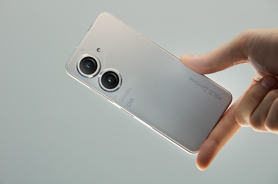 华硕 Zenfone 10 手机跑分出炉：第二代骁龙 8，运行 Android 13 操作系统 - 2