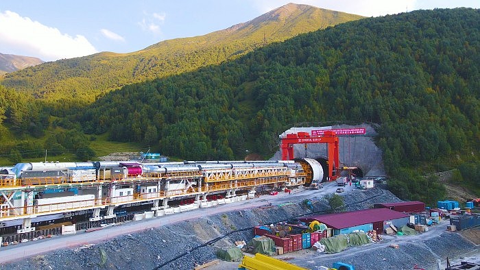 中国制造的全球最大直径全断面硬岩掘进机在格鲁吉亚投入使用 - 3