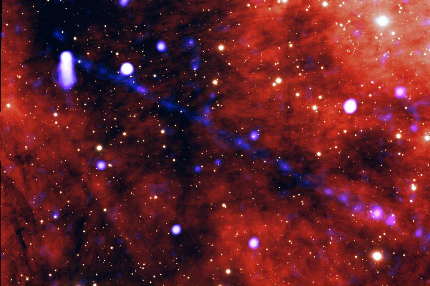 天文学家观察到由一颗脉冲星释放出的巨大物质和反物质光束 - 2