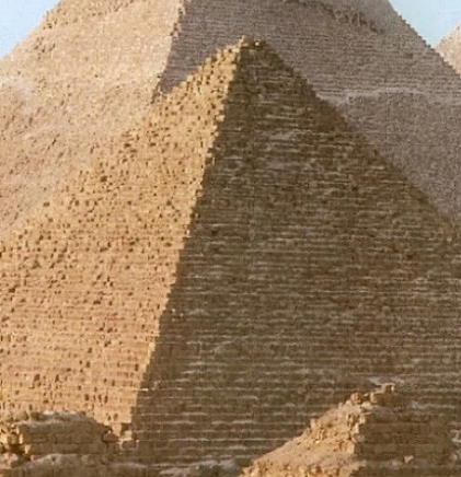 金字塔里的清朝遗骸：揭秘一段被遗忘的历史 - 1