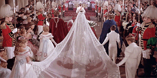 3版《茜茜公主》婚纱造型盘点：时间越久远的，服化道反而越用心 - 5