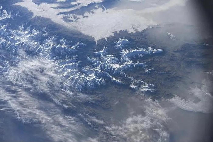 女航天员王亚平在空间站拍摄的地球首次曝光 - 1