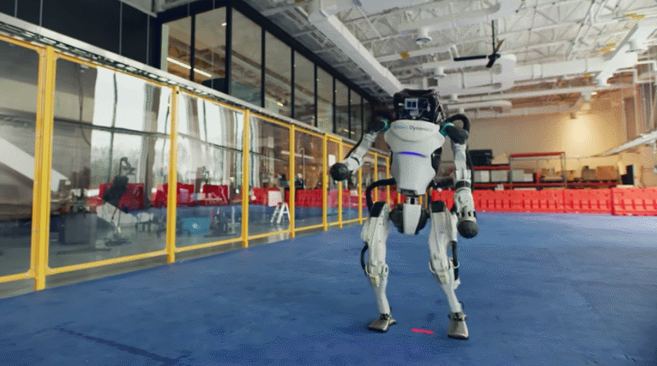波士顿动力机器人跑酷90秒：撑杆跨栏后空翻，还放出摔跤彩蛋 - 6