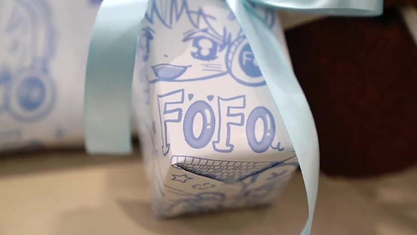 FoFo生日开箱视频：粉丝们都好用心~~ - 2