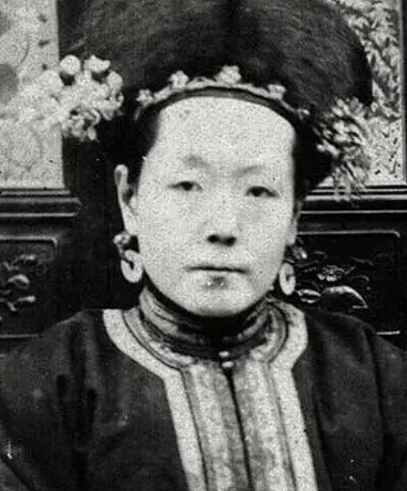 叶赫那拉·婉贞：慈禧太后的亲妹妹，一位被历史遗忘的皇后 - 1