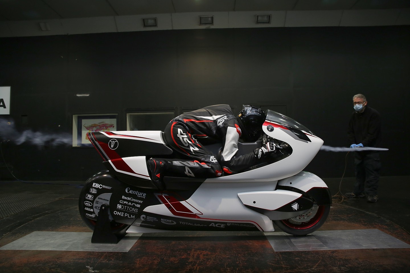 英国公司打造全球最快电动摩托车：采用激进的大洞技术 - 11