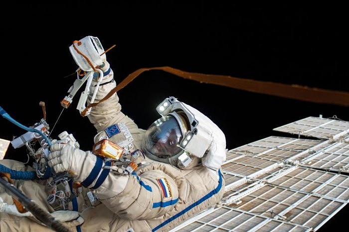 Russian-Cosmonaut-Oleg-Artemyev-Spacewalk-768x510.jpg
