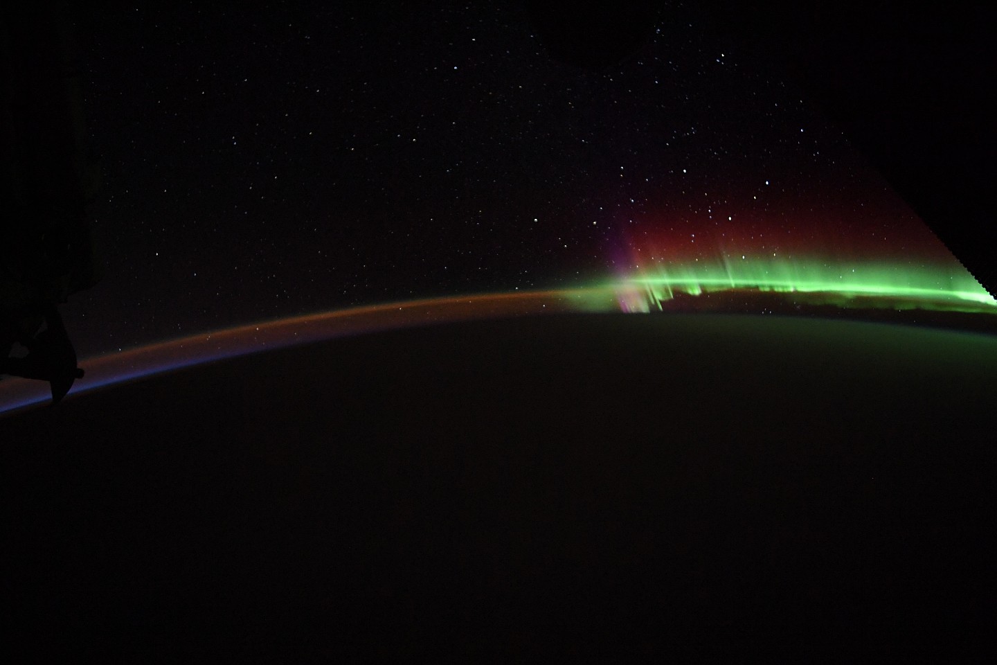 NASA宇航员分享从太空拍摄的壮丽绿色极光景象 - 3