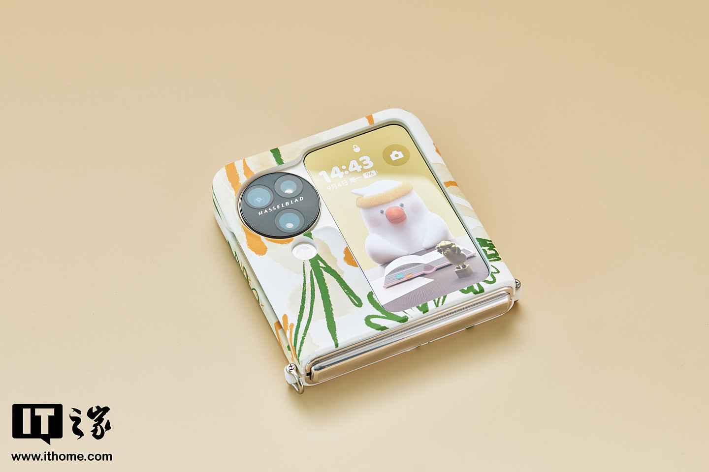 【IT之家开箱】OPPO Find N3 Flip 设计师定制手机壳“午后雏菊”图赏：当小折叠变身“小手包” - 3