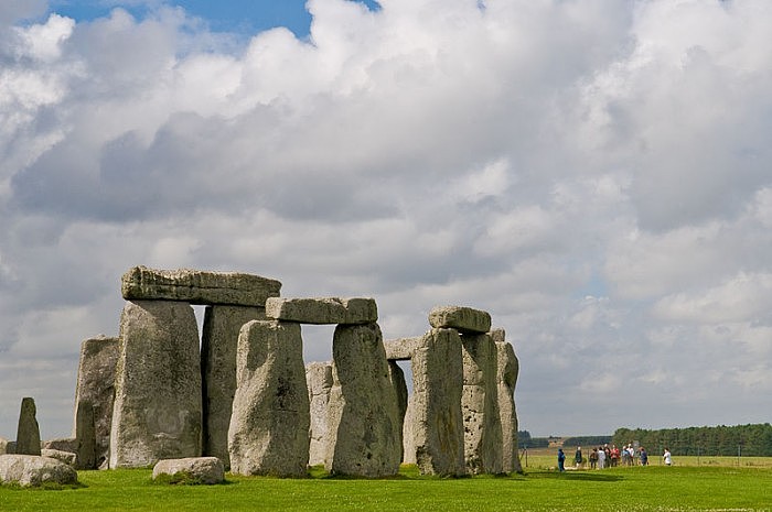 800px-Stonehenge,_England_(2745879881).jpg