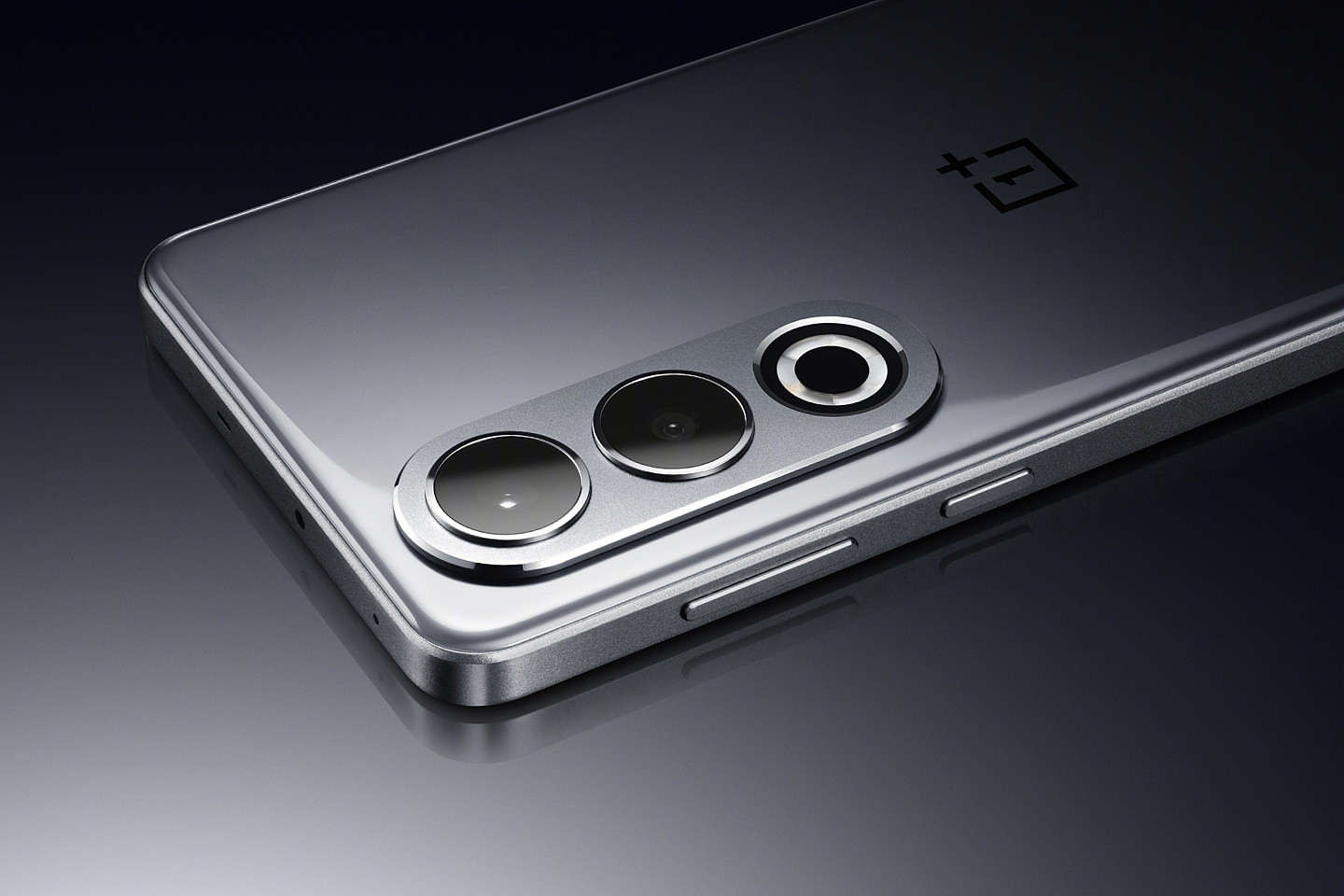 一加 Ace 3V 手机预热：“同档罕见”玻璃后盖，钛空灰、幻紫银双配色 - 12