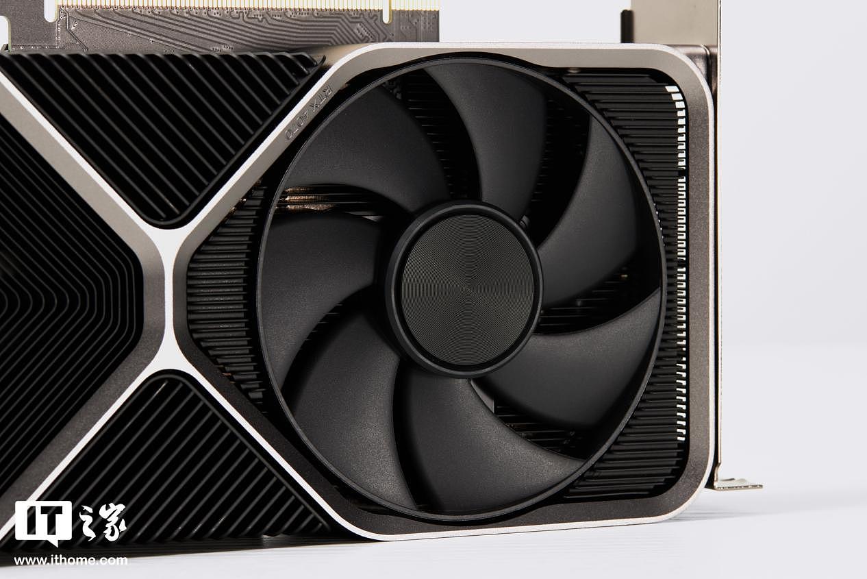 【IT之家开箱】NVIDIA GeForce RTX 4070 图赏：如此小巧，又如此强大 - 5