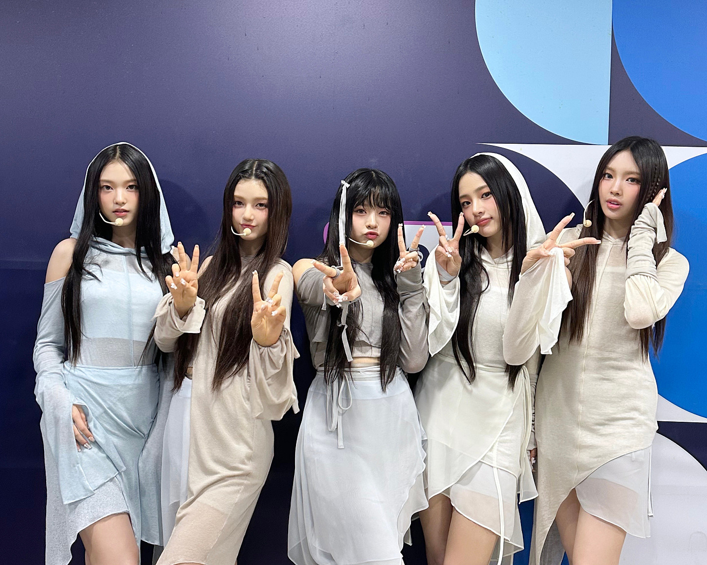 S13世界赛主题曲《登神》演唱者：韩国女子组合NewJeans - 1