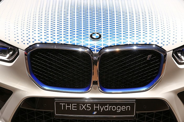 宝马在慕尼黑车展实车展示氢能X5 - 7