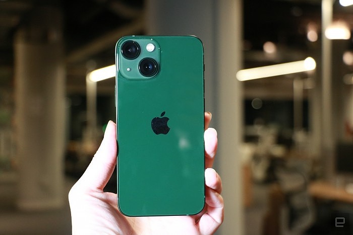 iPhone 13全新苍岭绿和绿色真机上手 - 2