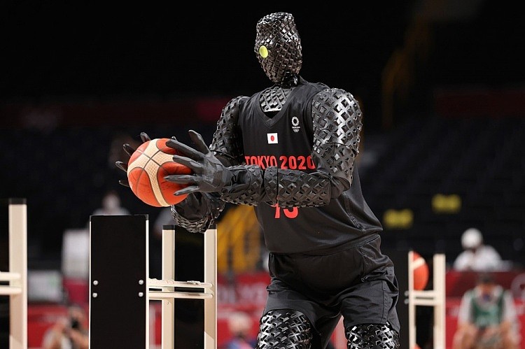 叫板库里！日本奥运赛场展示投篮机器人 远投百发百中！ - 1