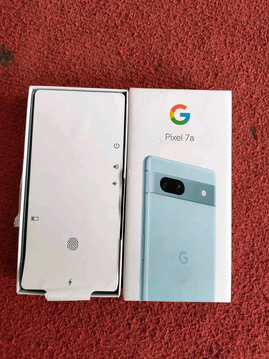 北极蓝和碳灰色谷歌 Pixel 7a 手机照片曝光 - 3