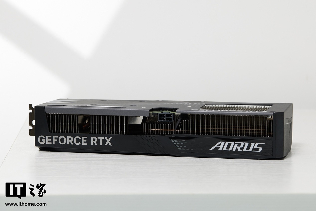 【IT之家开箱】技嘉AORUS GeForce RTX 4060 ELITE 8G显卡开箱，浓郁金属质感+工业风配色 - 8