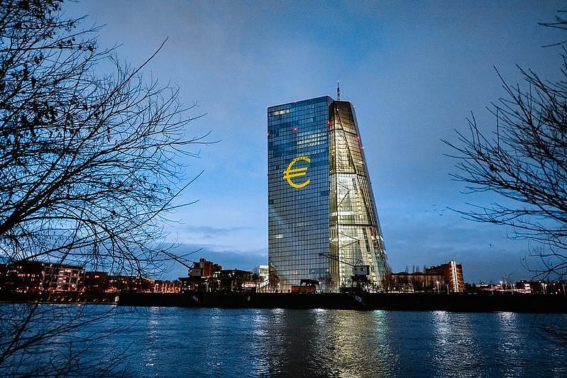 欧洲各国银行加强对俄罗斯和白俄罗斯人账户的监管 - 1