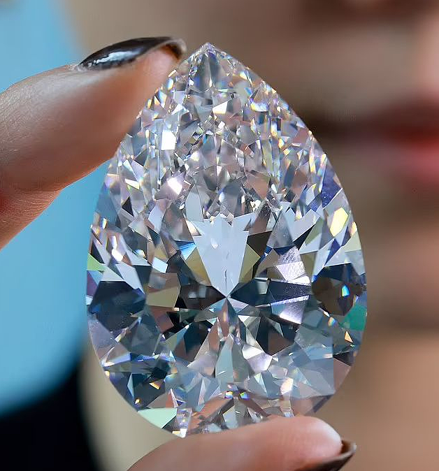 史上最大白钻：梨形巨钻“岩石”以2190万美元落槌 - 1