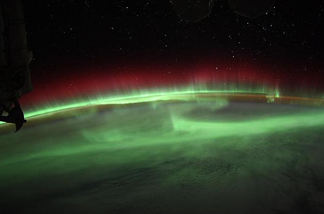 NASA宇航员分享壮丽景象：从太空看极光 - 3