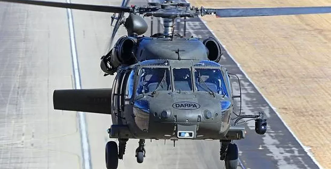 DARPA在没有飞行员的情况下让黑鹰直升机自主飞行了30分钟 - 1