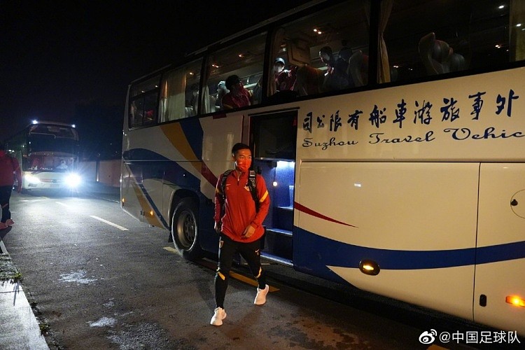 中国国家男子足球队全体抵达苏州驻地酒店，开始集中隔离 - 1