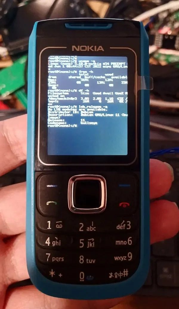 [图]达人改造Nokia 1680 使其成为便携式Linux计算机 - 4
