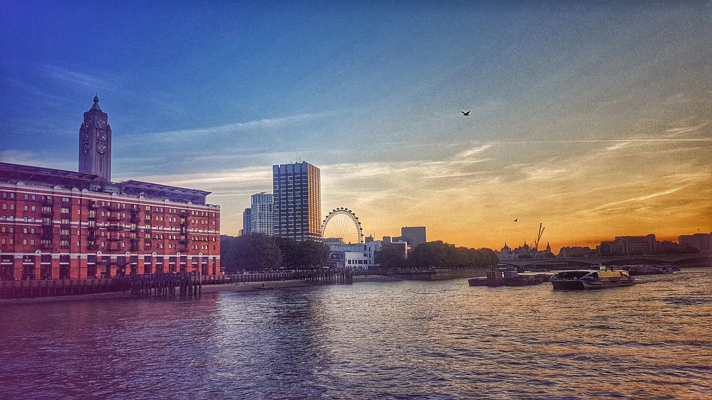 The-london-eye-overlooking-thames-river-21046-pixahive.webp