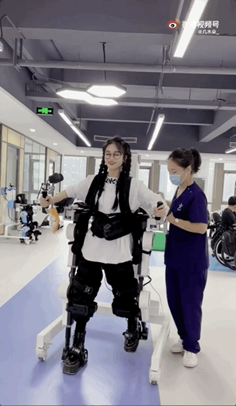 瘫痪小姐姐“自主”行走视频火了 曾借助轮椅完成舞蹈表演 - 7