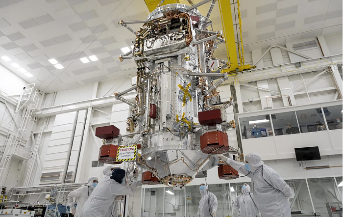 NASA正在热火朝天地组装欧罗巴Clipper航天器 - 3
