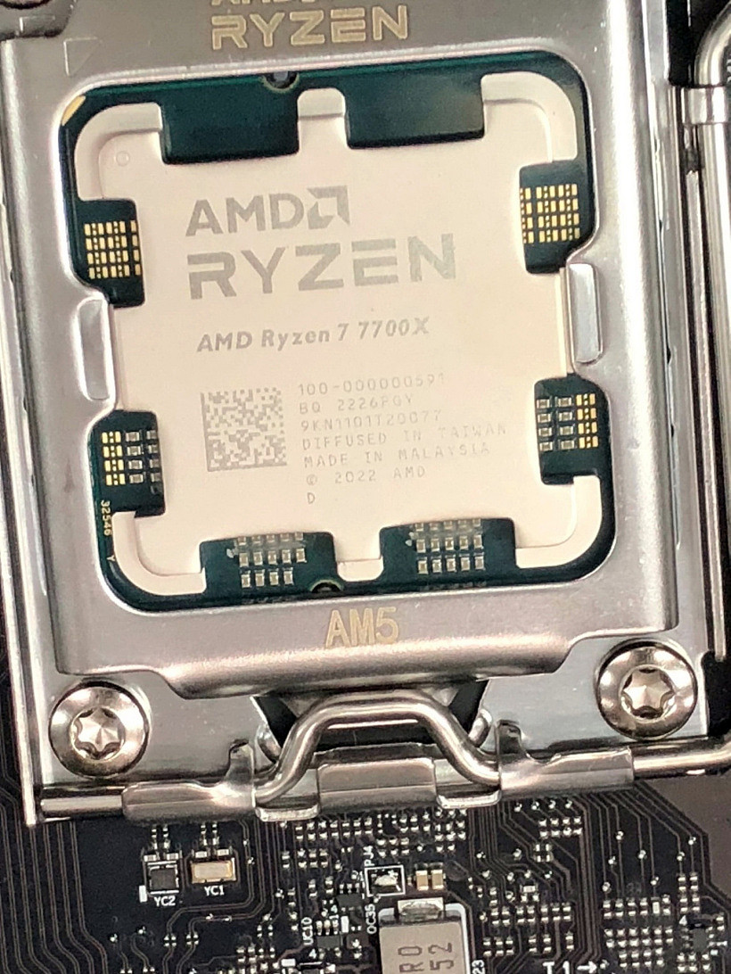 AMD R7 7700X 测试偷跑：性能相比 R7 5800X 提升 25% - 2