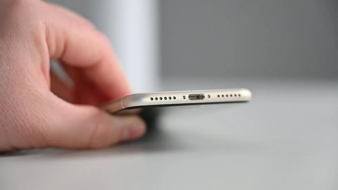 [视频]iPhone SE 3上手评测：吸引更多潜在用户加入苹果阵营 - 2