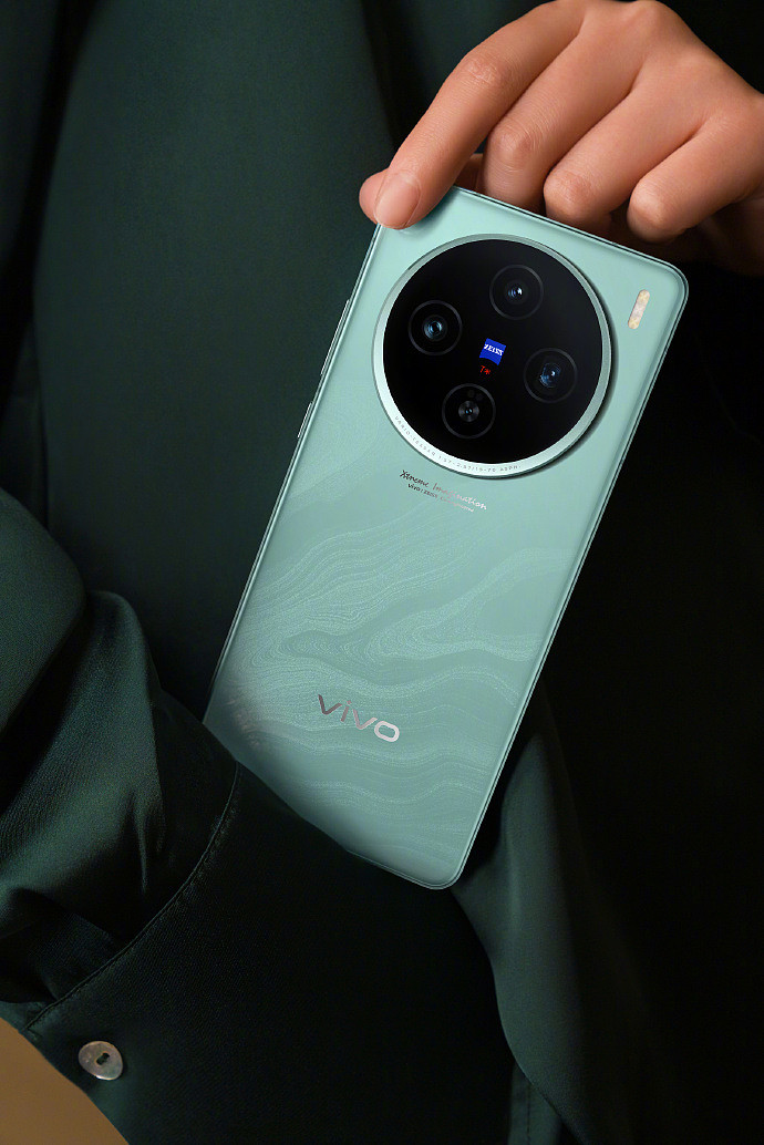 vivo X100s 手机外观照公布：7.8mm 厚度，首发“四季人像”功能 - 1