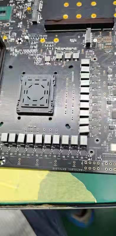 英特尔高端Z690主板谍照曝光 采用双8-pin与20相VRM供电 - 3