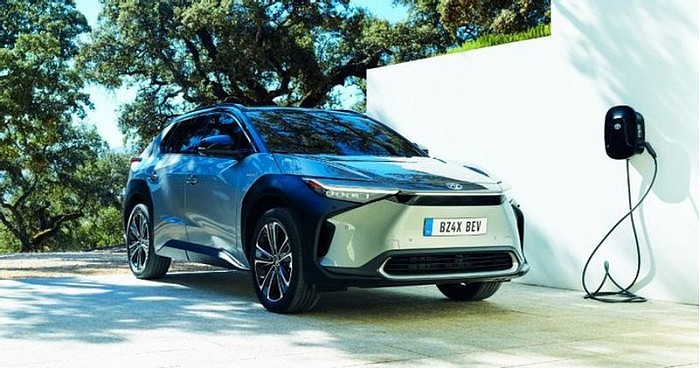 丰田发布首款量产纯电动汽车 最长续航约 500 公里 - 1