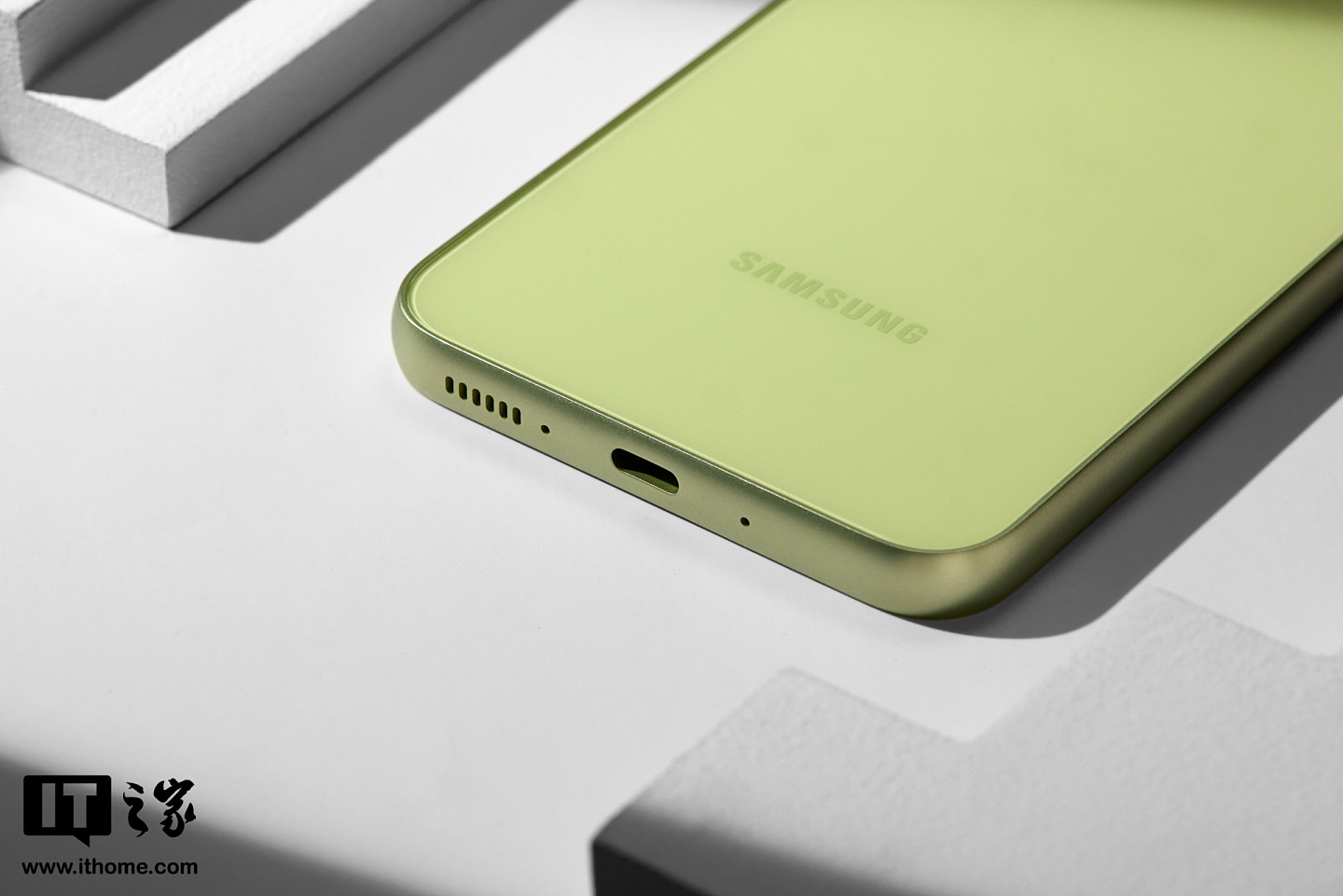 【IT之家开箱】三星 Galaxy A54 5G 鲜柠绿手机图赏：简约，时尚，清新 - 8