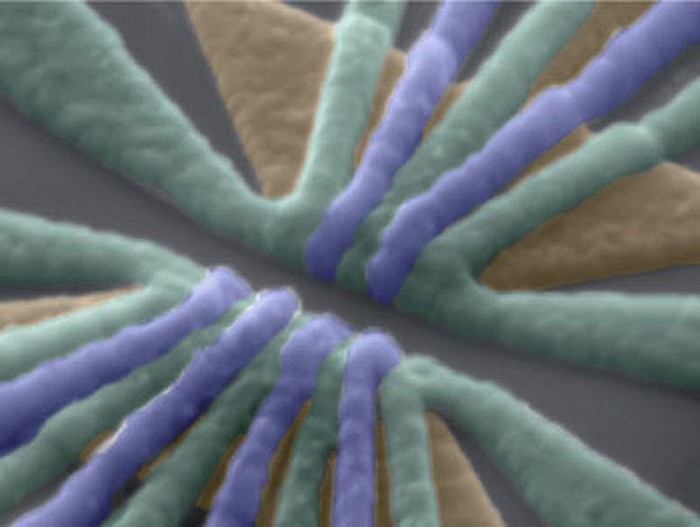 Three-Spin-Qubits-in-Silicon.jpg