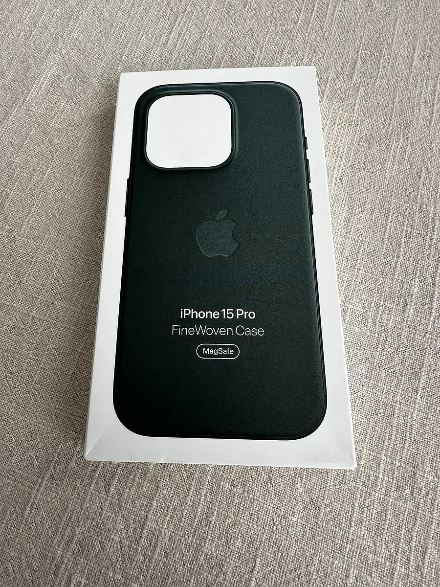 评价褒贬不一，网友开箱苹果 iPhone 15 系列机型 FineWoven 保护套 - 5