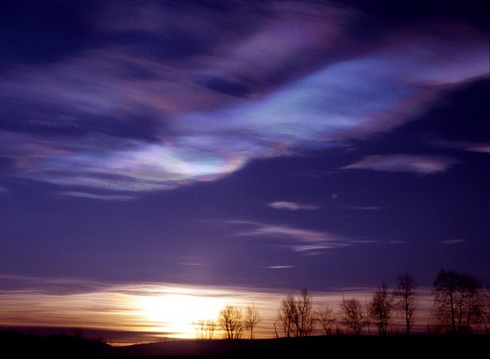 Polar-Stratospheric-Cloud-Kiruna-Sweden-2048x1501.jpg