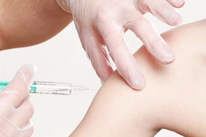 vaccination-impfspritze-medical-doctor.jpg