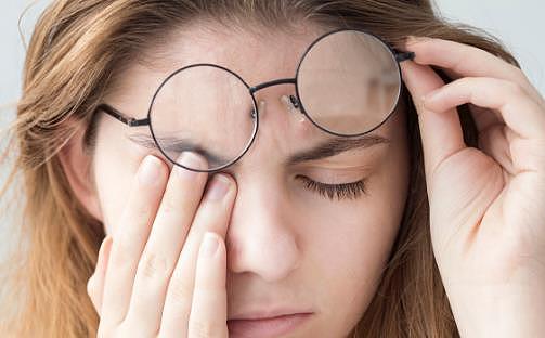 教你正确区别卧蚕和眼袋 哪些方法有效预防眼袋 - 1