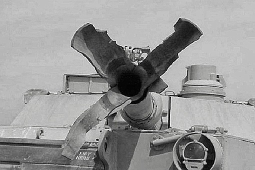 手榴弹扔进炮管和坦克驾驶室里真的能做到吗? - 2
