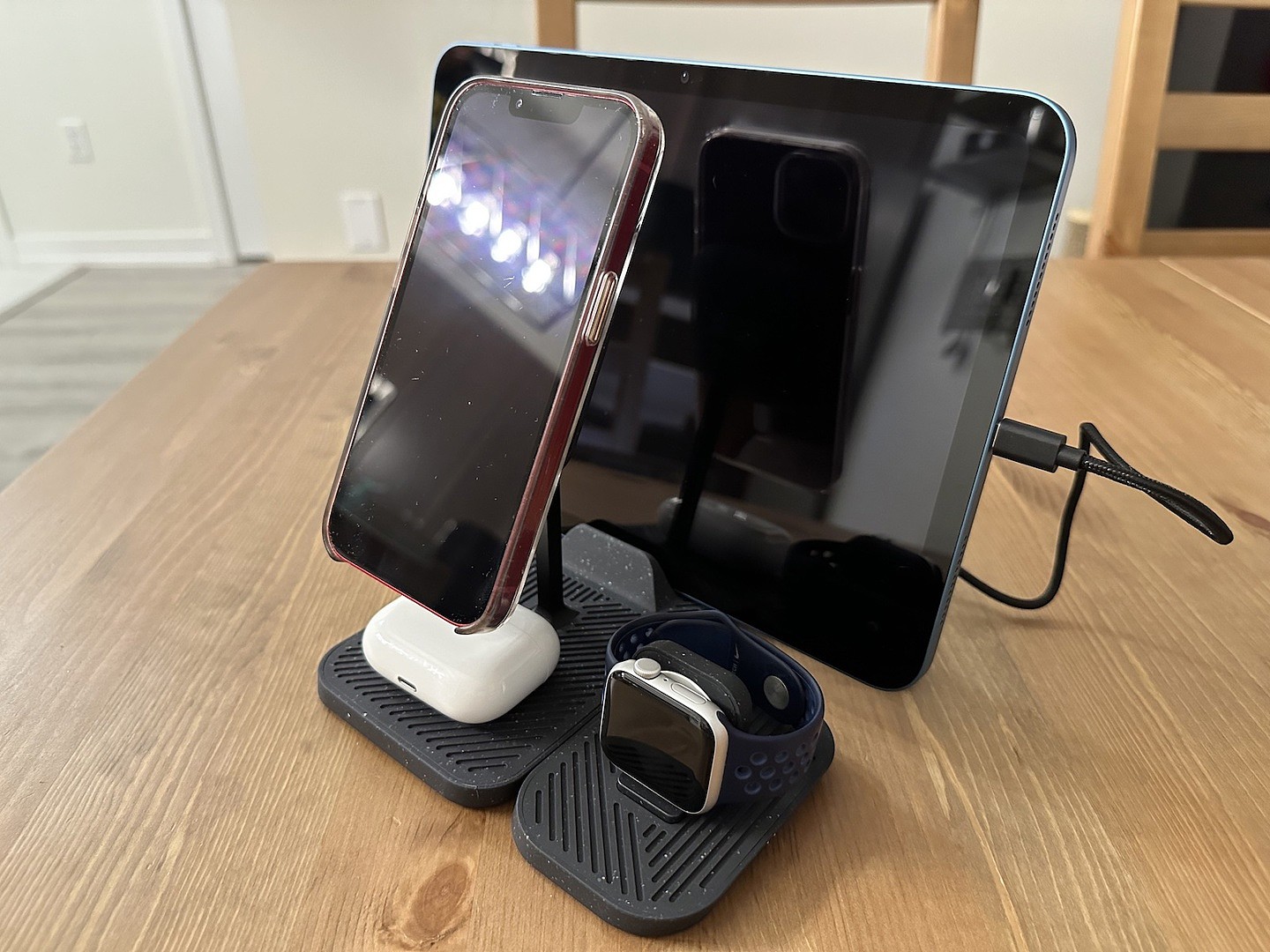Zens 推出四合一苹果 MagSafe 充电站：可同时为 iPhone、iPad、Apple Watch 和 AirPods 充电 - 3