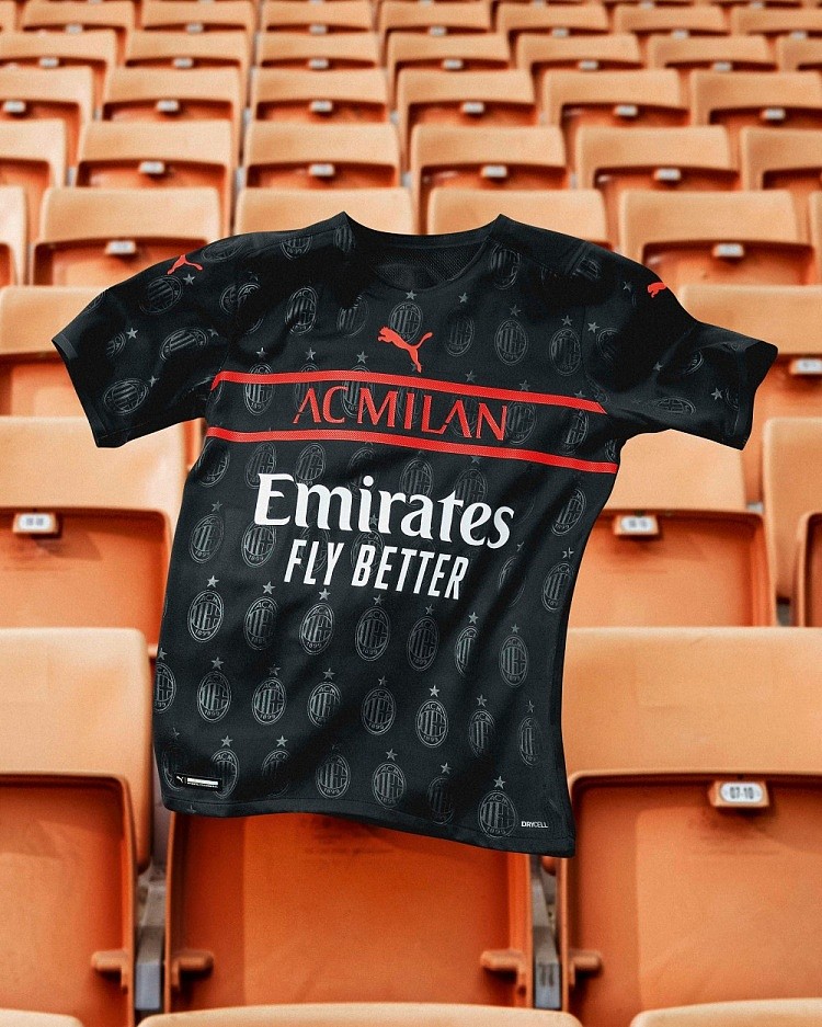 AC米兰发布新赛季第三球衣：黑底搭配红白字体，队名印在胸前 - 2