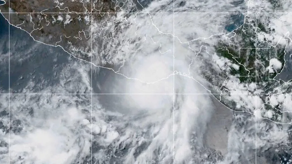 太空镜头下的阿加莎飓风漩涡 - 1