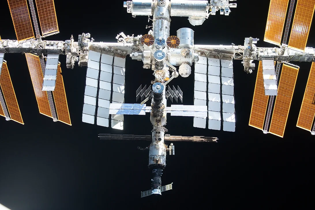 NASA公布新一批ISS近照：摄于Crew-2返回地球任务期间 - 9