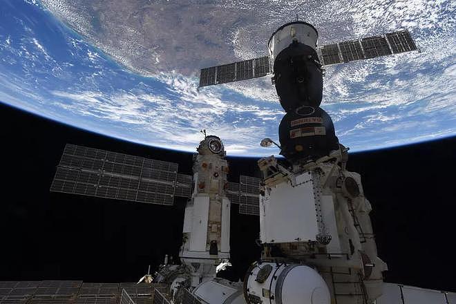 NASA主管：俄研究舱意外点火，空间站转了一圈半 - 1