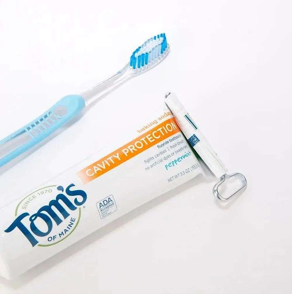再也不用「挤牙膏」，高露洁换上的「润滑剂」包装，让牙膏从此一滴不剩 - 28